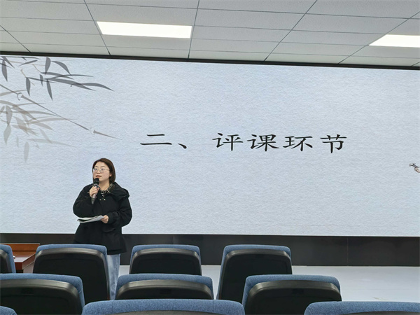 合肥七中肖洋評(píng)課.jpg 合肥七中肖洋評(píng)課.jpg