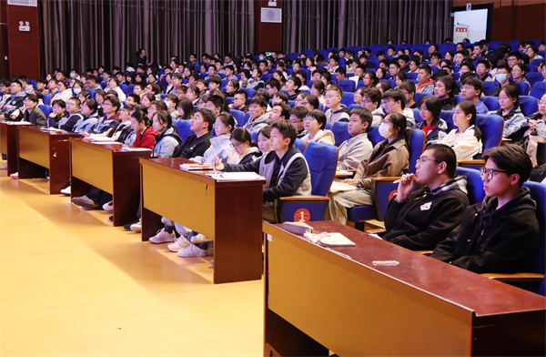 合肥七中第48期團校第三講開課(圖4) 合肥七中第48期團校第三講開課(圖4)