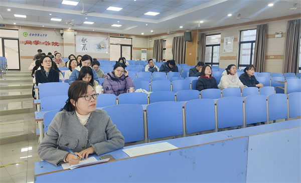 合肥七中高二年級召開期中考務會(圖1)