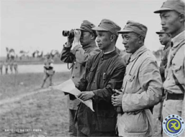 △圖為孟良崮戰(zhàn)役中，粟裕等同志視察陣地.jpg