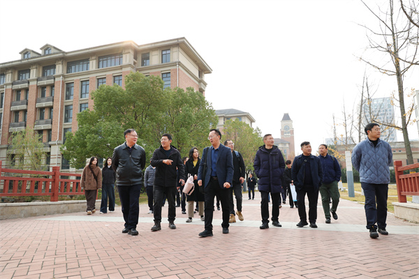 四川省民辦教育協(xié)會蒞臨合肥七中考察交流(圖4)