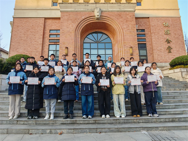 單詞大作戰(zhàn)！合七學(xué)子角逐最強(qiáng)詞王(圖2)