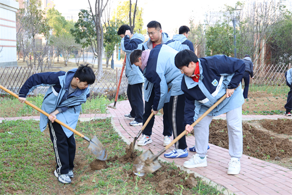 田間萬物生長時(shí)：合肥七中“耕讀教育”如何讓知識(shí)扎根大地(圖1)