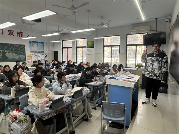 講解歷史人物1.jpg 講解歷史人物1.jpg