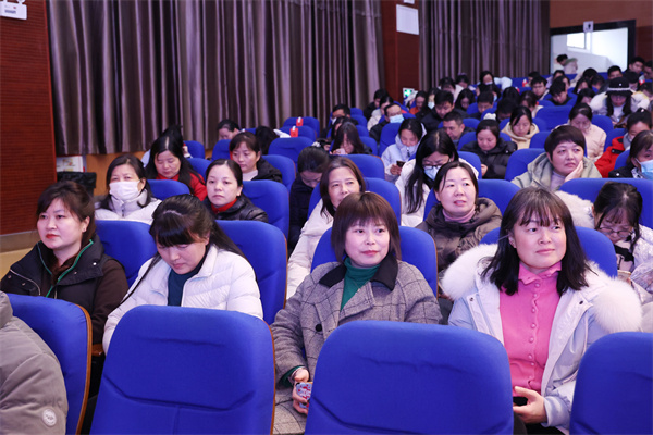 合肥七中召開(kāi)2025-2026學(xué)年度第一學(xué)期期末全體教職工大會(huì)(圖5) 合肥七中召開(kāi)2025-2026學(xué)年度第一學(xué)期期末全體教職工大會(huì)(圖5)