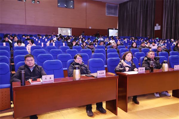 合肥七中召開(kāi)2025-2026學(xué)年度第一學(xué)期期末全體教職工大會(huì)(圖3) 合肥七中召開(kāi)2025-2026學(xué)年度第一學(xué)期期末全體教職工大會(huì)(圖3)