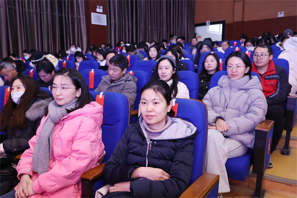 合肥七中召開(kāi)2025-2026學(xué)年度第一學(xué)期期末全體教職工大會(huì)(圖4) 合肥七中召開(kāi)2025-2026學(xué)年度第一學(xué)期期末全體教職工大會(huì)(圖4)