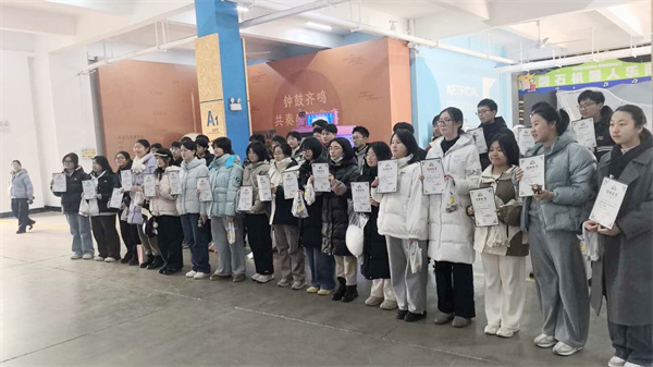 解鎖未來！合肥七中學(xué)子探秘智能科技(圖2)